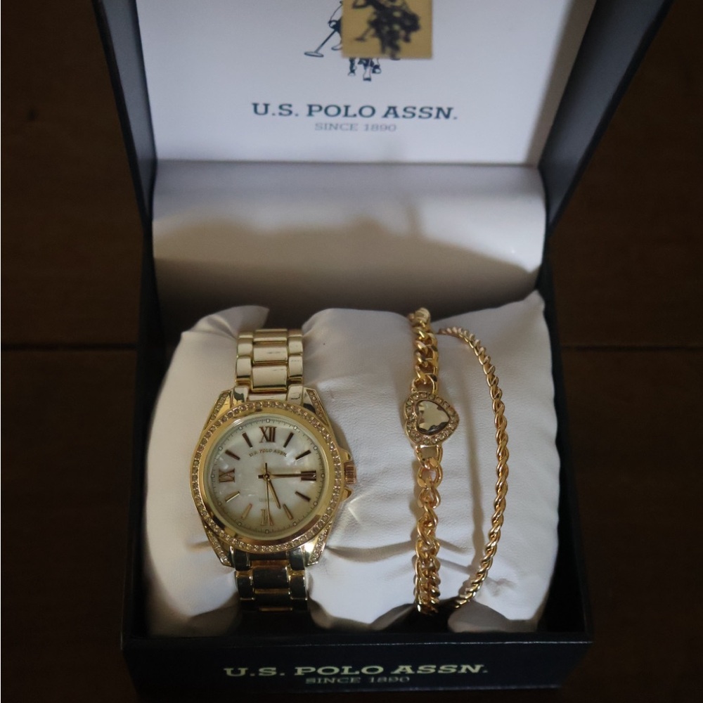 ✨Shine with this spectacular set of U.S. Polo Assn.! ✨